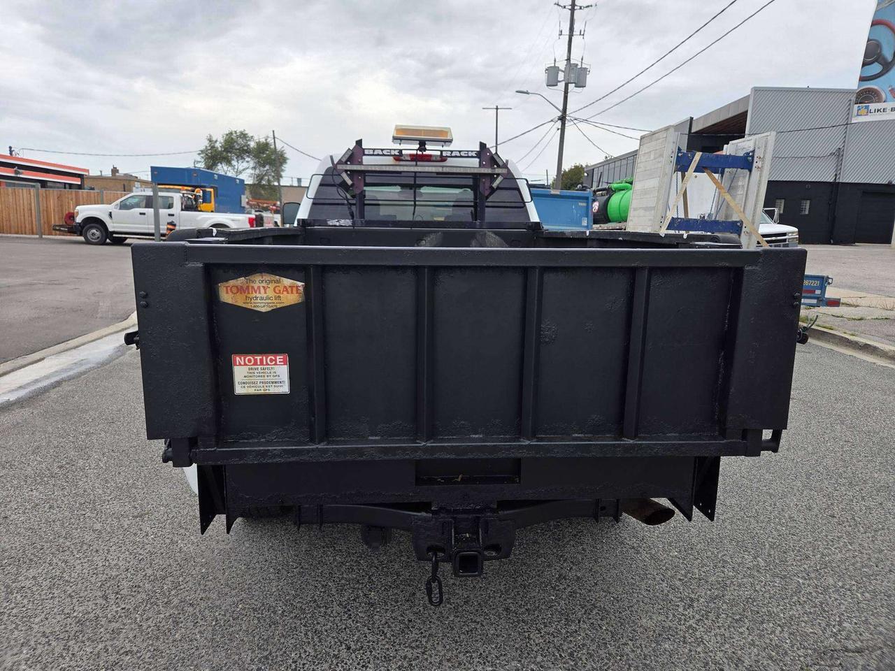 2012 Chevrolet Silverado 3500 LT TOMMY POWER LIFT GATE-CREW CAB-LONG BOX-1 OWNER Photo3