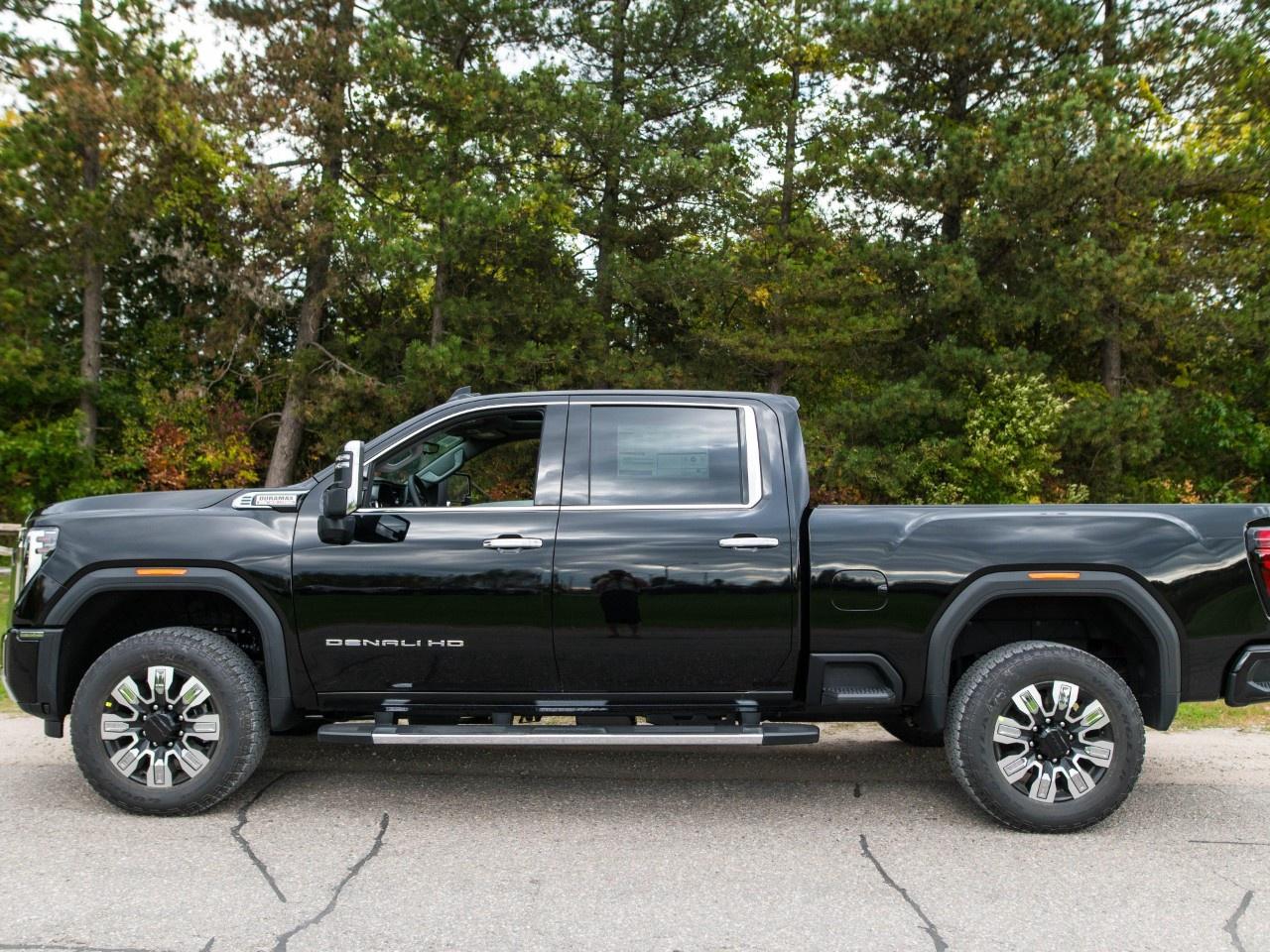 2026 GMC SIERRA 2500HD Crew Cab Standard Box 4-Wheel Drive Denali Photo5