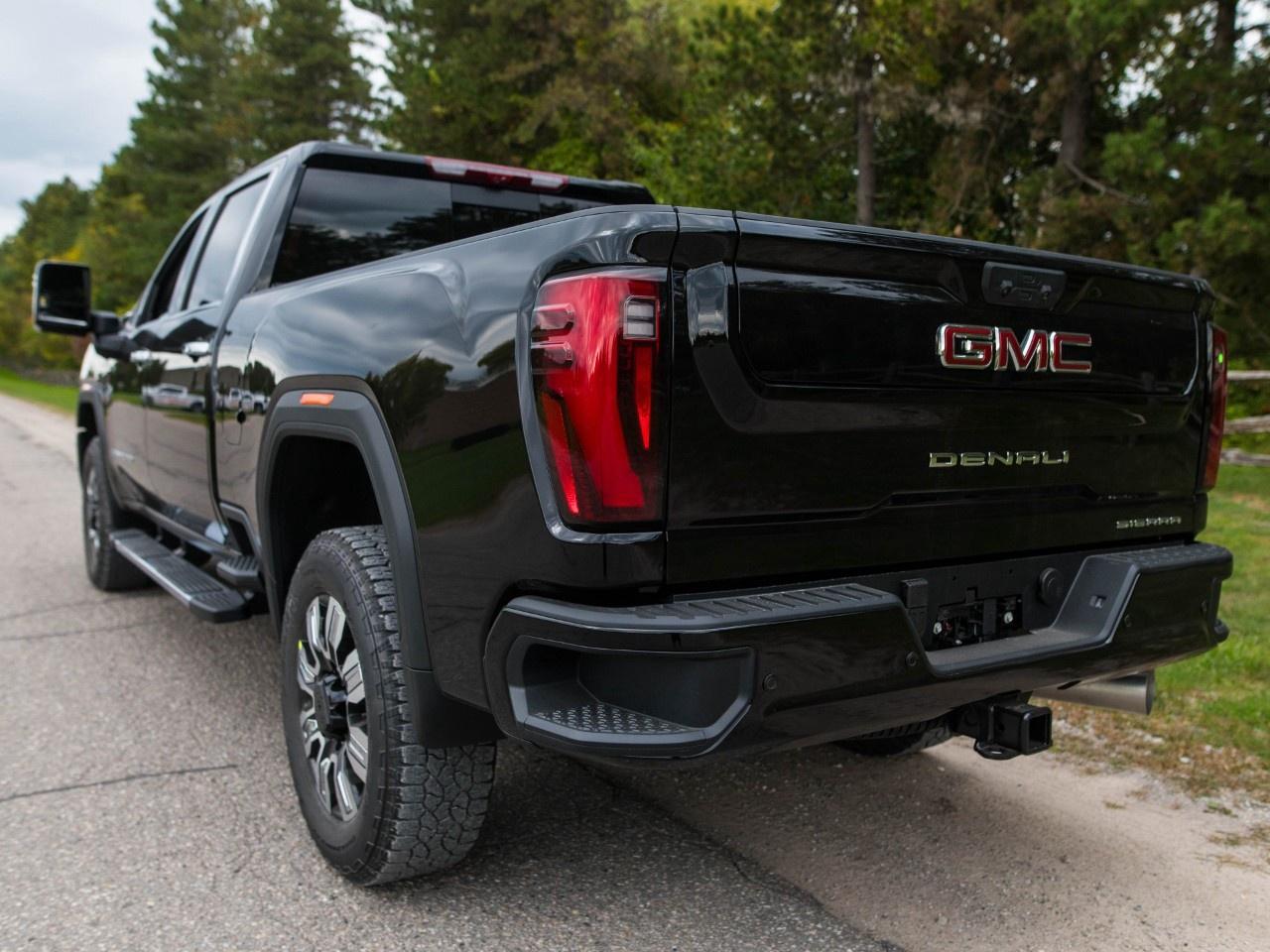 2026 GMC SIERRA 2500HD Crew Cab Standard Box 4-Wheel Drive Denali Photo