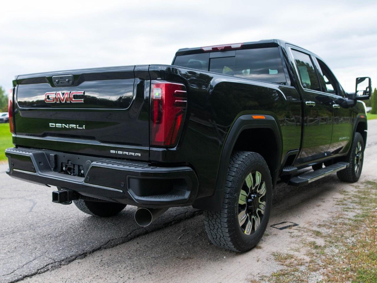 2026 GMC SIERRA 2500HD Crew Cab Standard Box 4-Wheel Drive Denali Photo