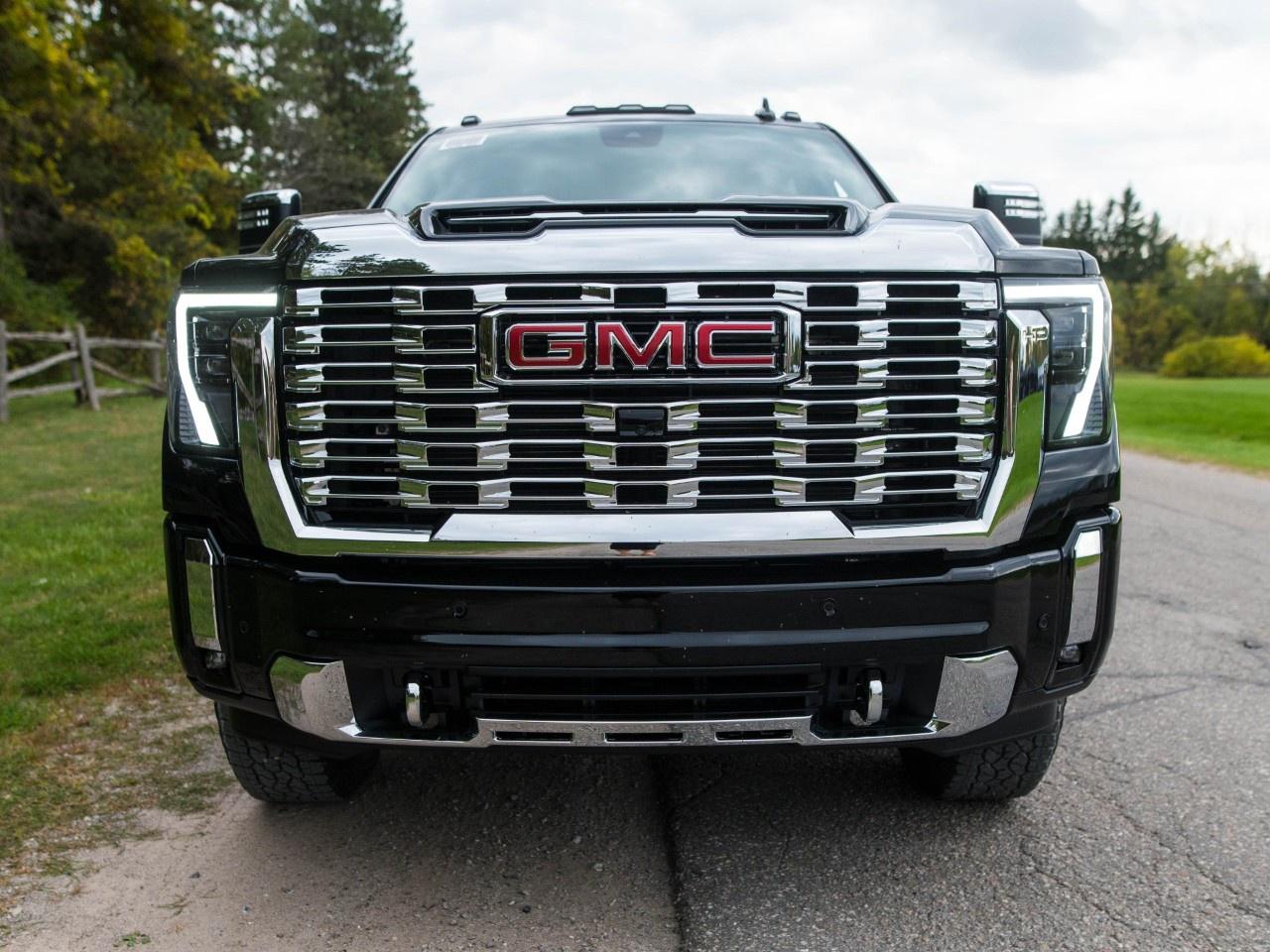 2026 GMC SIERRA 2500HD Crew Cab Standard Box 4-Wheel Drive Denali Photo