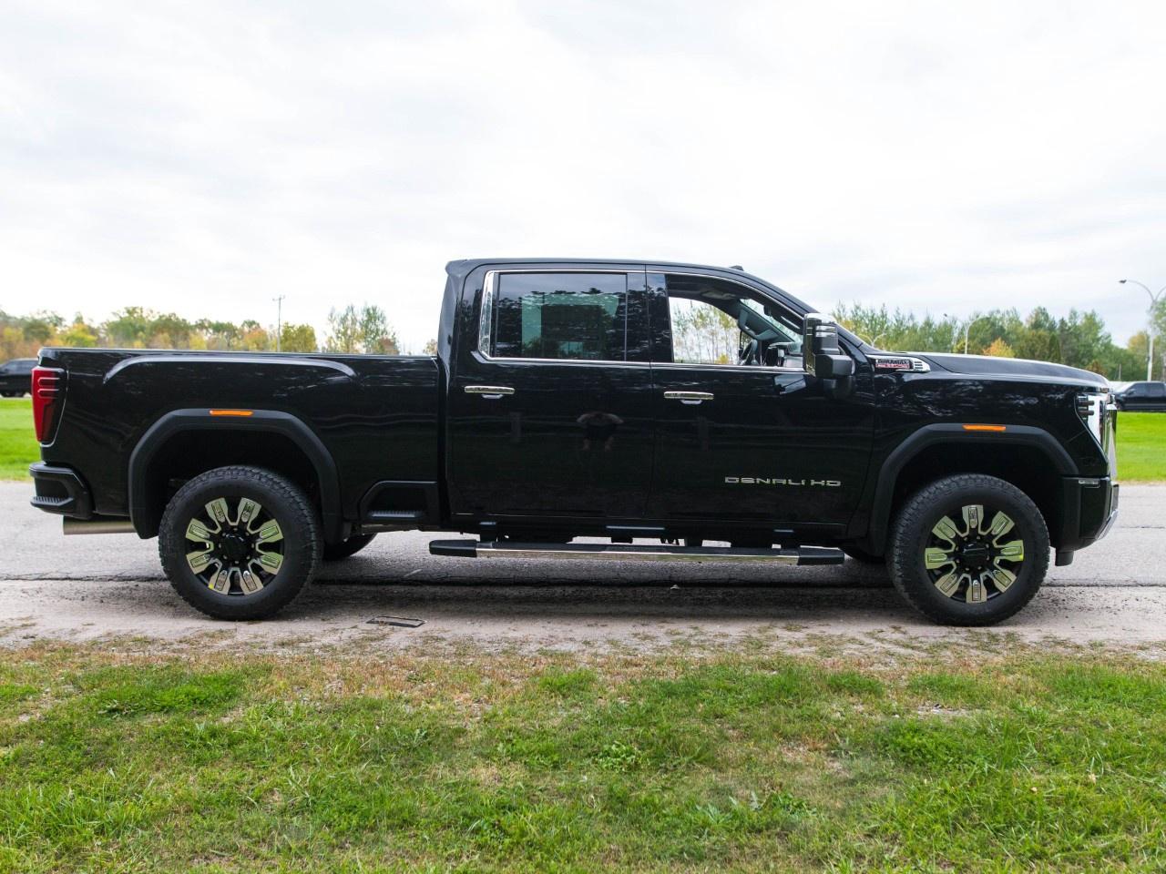 2026 GMC SIERRA 2500HD Crew Cab Standard Box 4-Wheel Drive Denali Photo