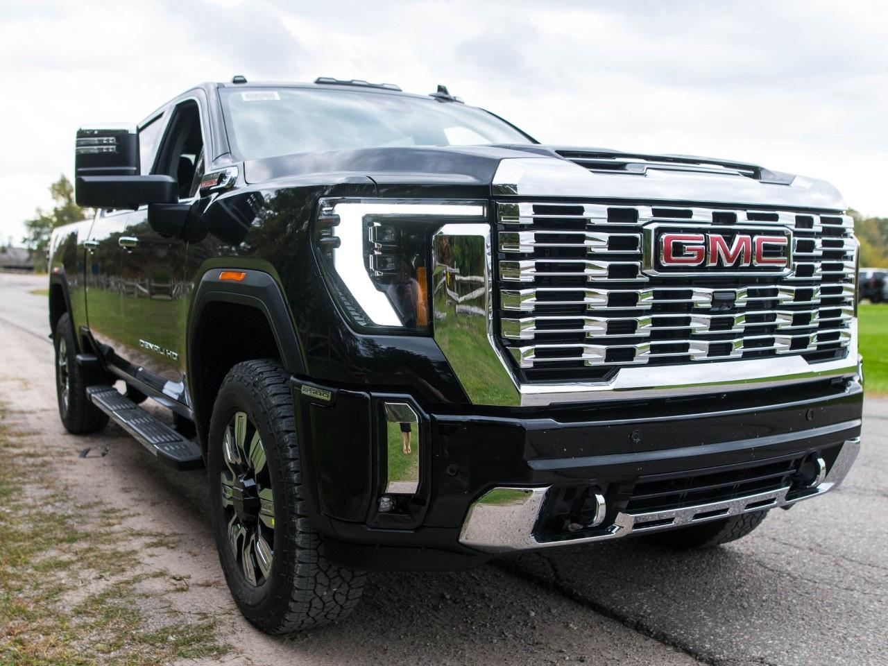 2026 GMC SIERRA 2500HD Crew Cab Standard Box 4-Wheel Drive Denali Photo