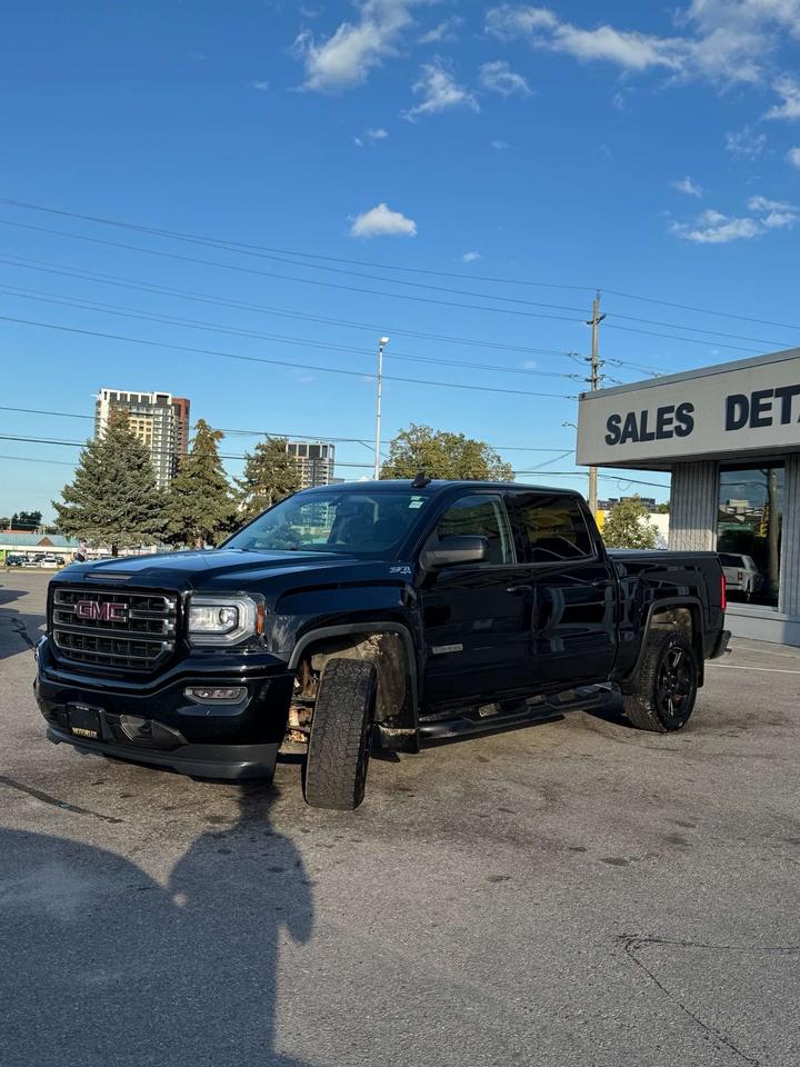 2018 GMC Sierra 1500 4WD Crew Cab 143.5 SLE 5'8 Box Photo