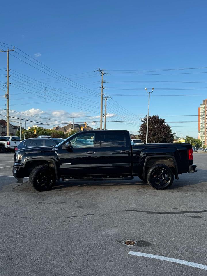 2018 GMC Sierra 1500 4WD Crew Cab 143.5 SLE 5'8 Box Photo4