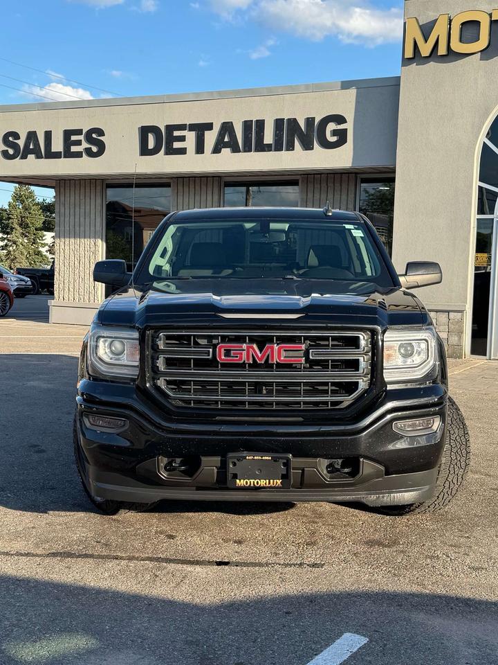 2018 GMC Sierra 1500 4WD Crew Cab 143.5 SLE 5'8 Box Photo