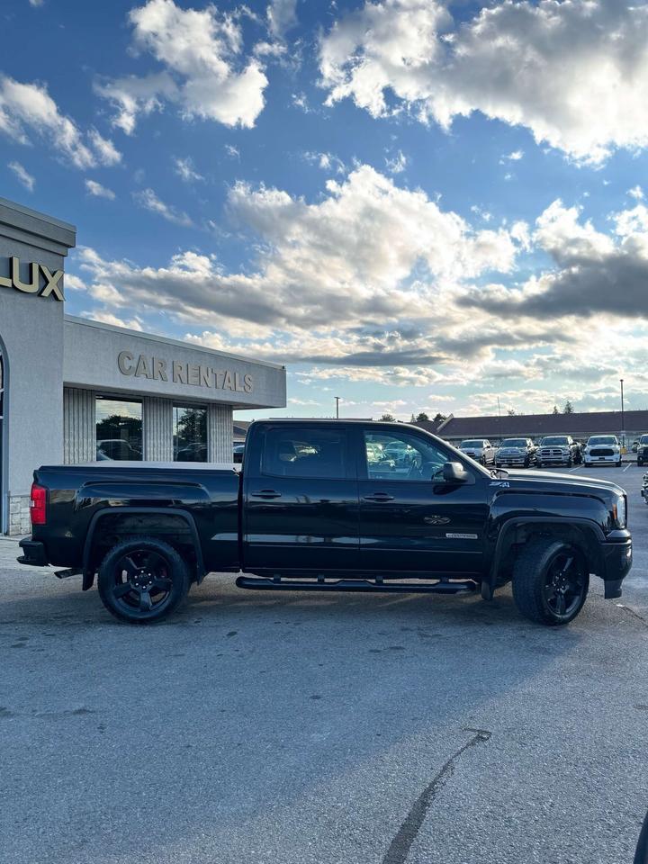 2018 GMC Sierra 1500 4WD Crew Cab 143.5 SLE 5'8 Box Photo