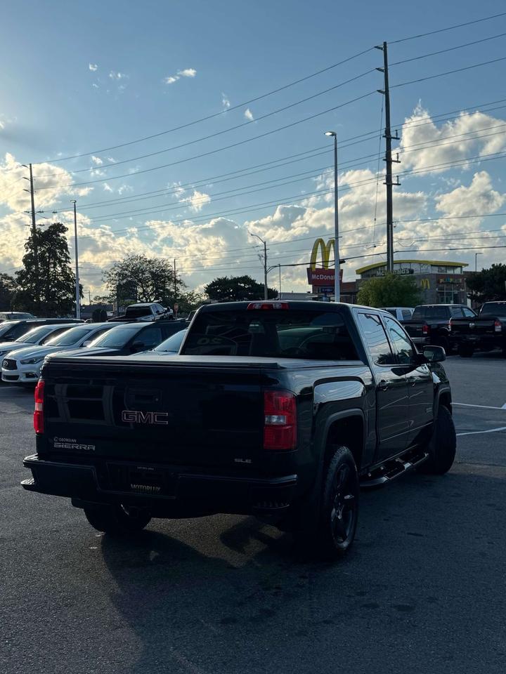 2018 GMC Sierra 1500 4WD Crew Cab 143.5 SLE 5'8 Box Photo