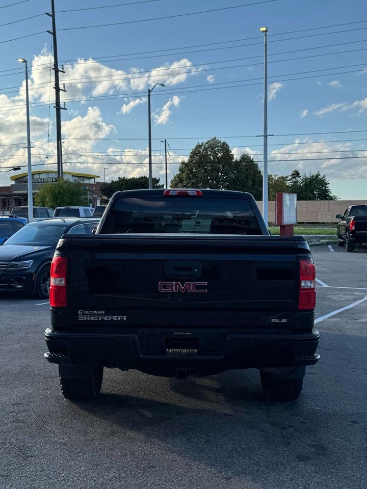 2018 GMC Sierra 1500 4WD Crew Cab 143.5 SLE 5'8 Box Photo