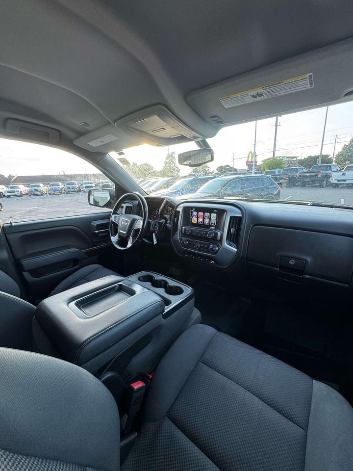2018 GMC Sierra 1500 4WD Crew Cab 143.5 SLE 5'8 Box Photo