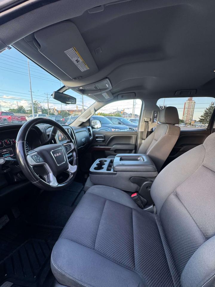 2018 GMC Sierra 1500 4WD Crew Cab 143.5 SLE 5'8 Box Photo