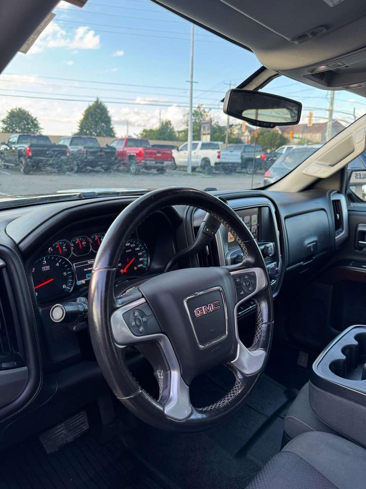 2018 GMC Sierra 1500 4WD Crew Cab 143.5 SLE 5'8 Box Photo