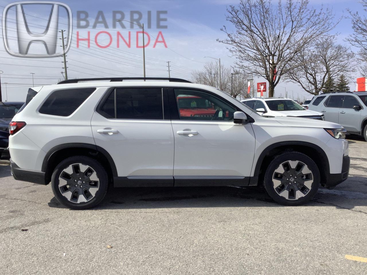 2026 Honda Pilot Touring 4dr All-Wheel Drive Photo4