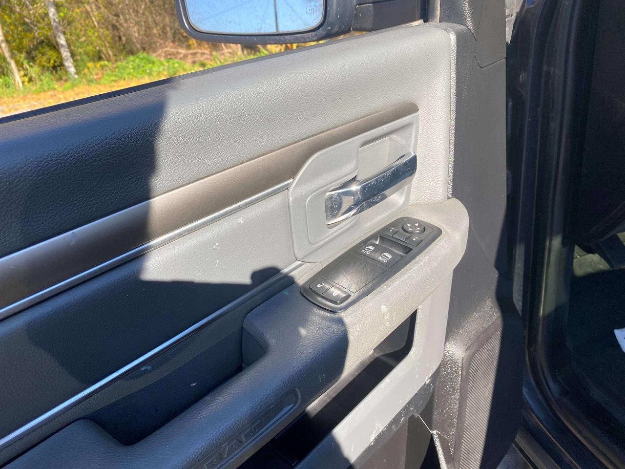 2016 RAM 1500 EXPRESS, AS IS, NOT INSPECTED FOR SAFETY EXPENSES! Photo