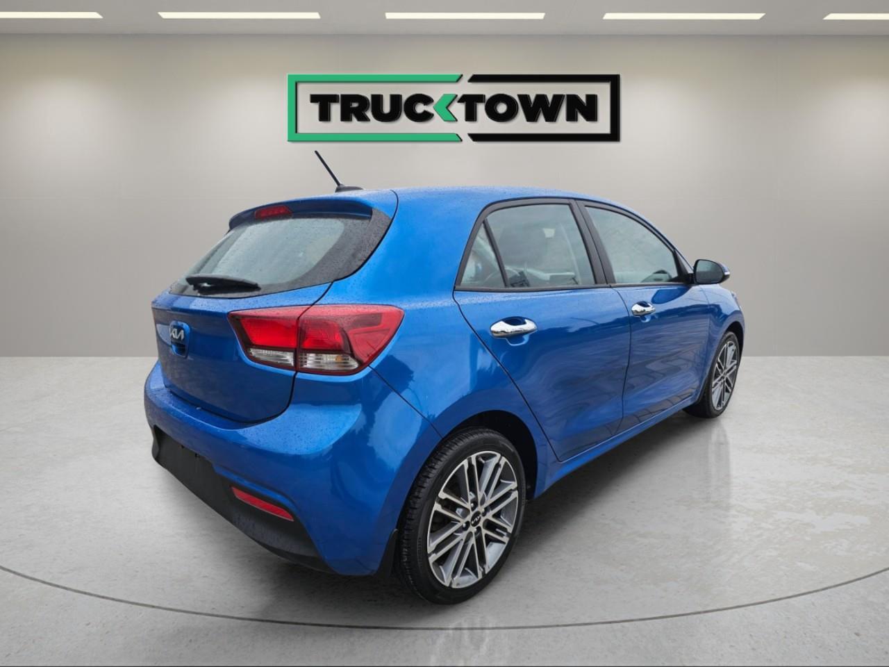2023 Kia Rio EX Premium 4dr Hatchback Photo4