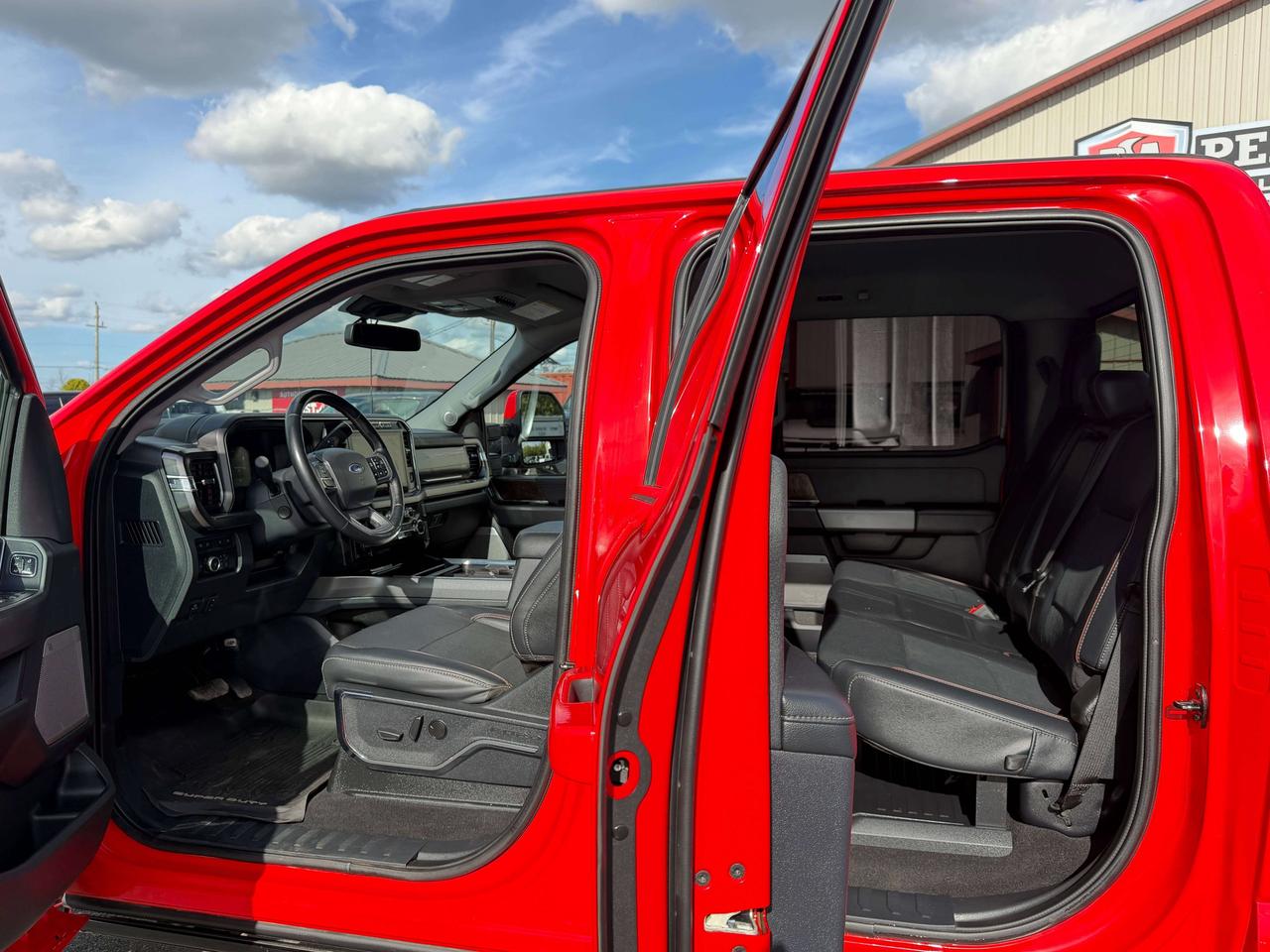 2023 Ford F-250 LARIAT Photo