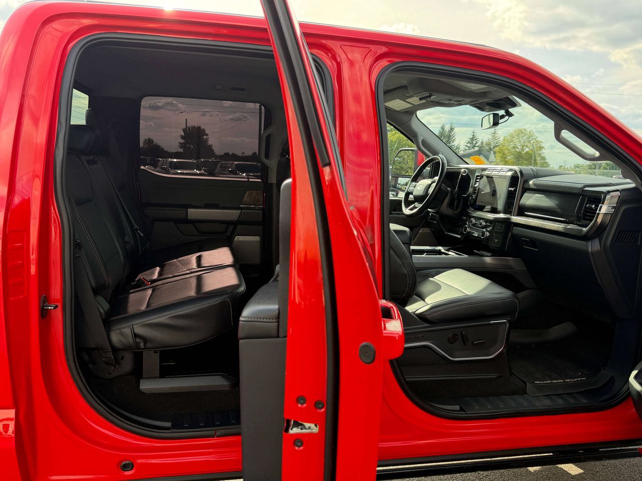 2023 Ford F-250 LARIAT Photo