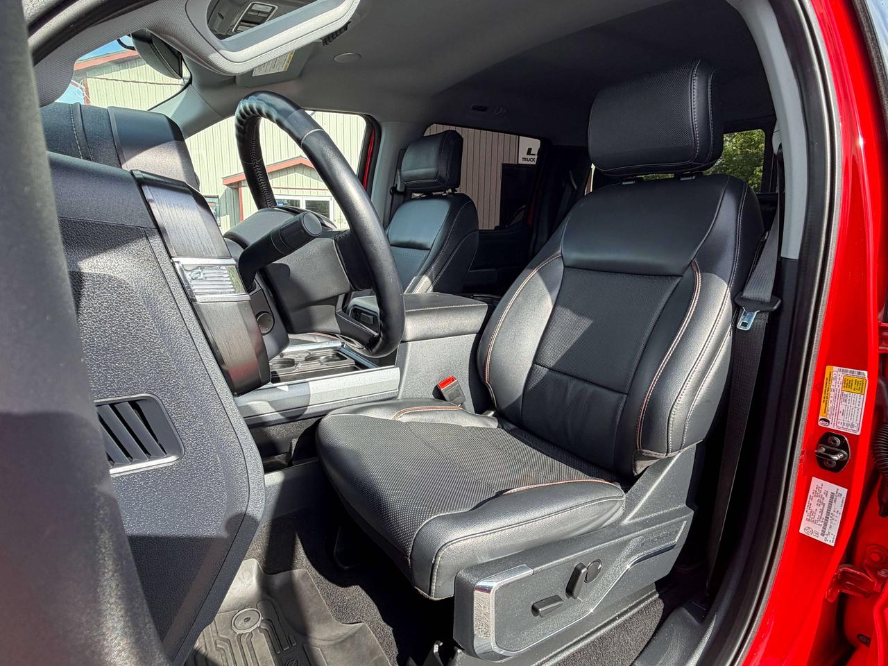 2023 Ford F-250 LARIAT Photo
