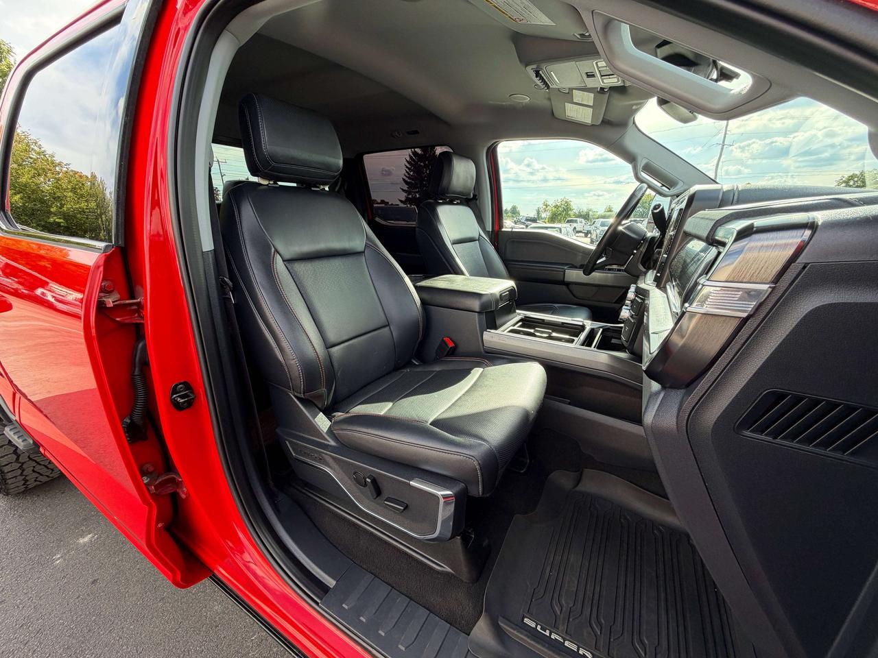 2023 Ford F-250 LARIAT Photo