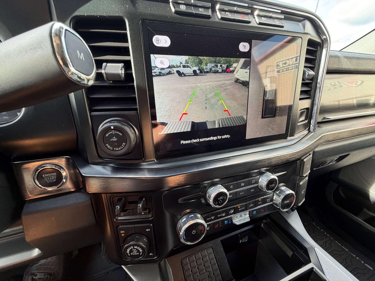 2023 Ford F-250 LARIAT Photo