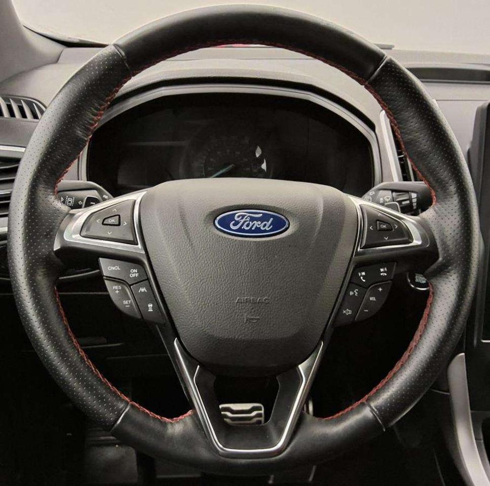 2022 Ford Edge SEL Photo