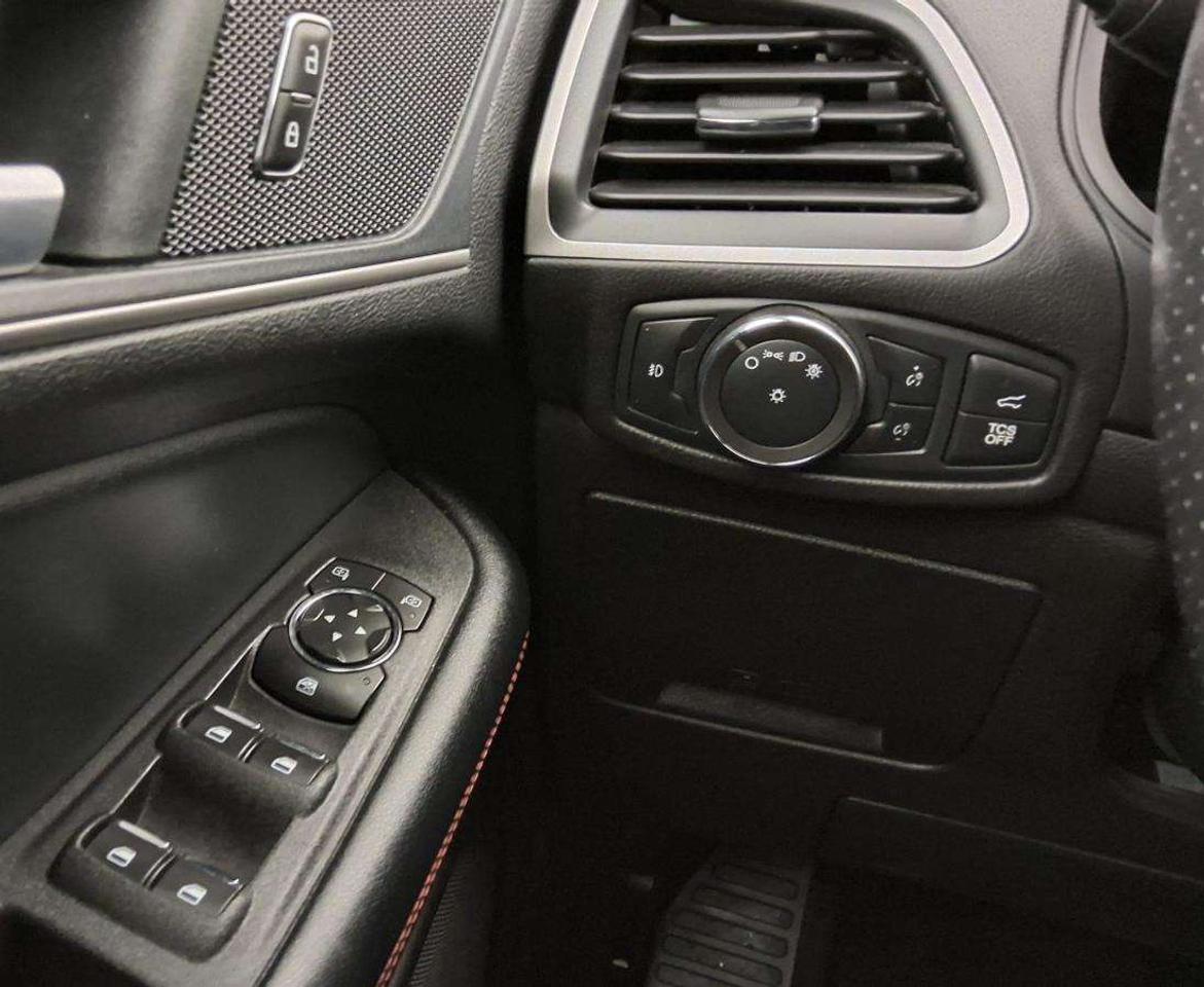2022 Ford Edge SEL Photo