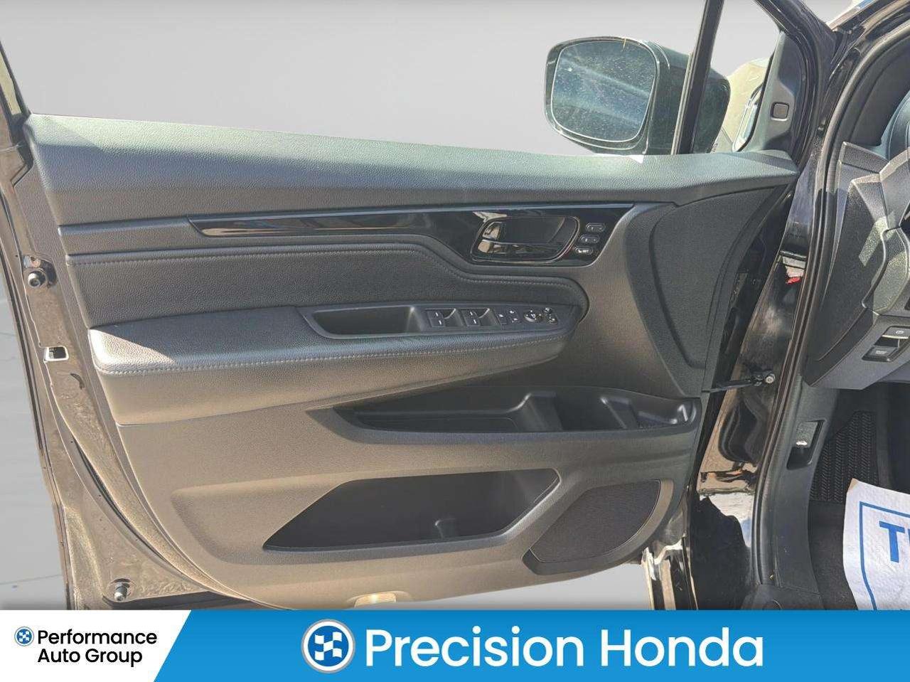 2024 Honda Odyssey Black Edition Leather Sunroof Nav CarPlay Photo