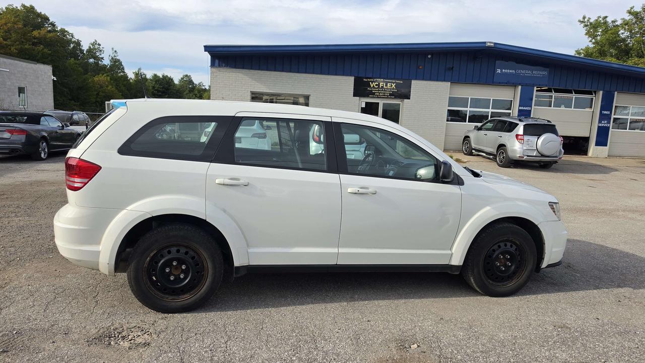 2019 Dodge Journey FWD - CARGO SUV - P-728147 Photo2