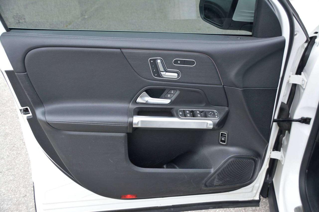 2021 Mercedes-Benz GLB GLB 250 Photo