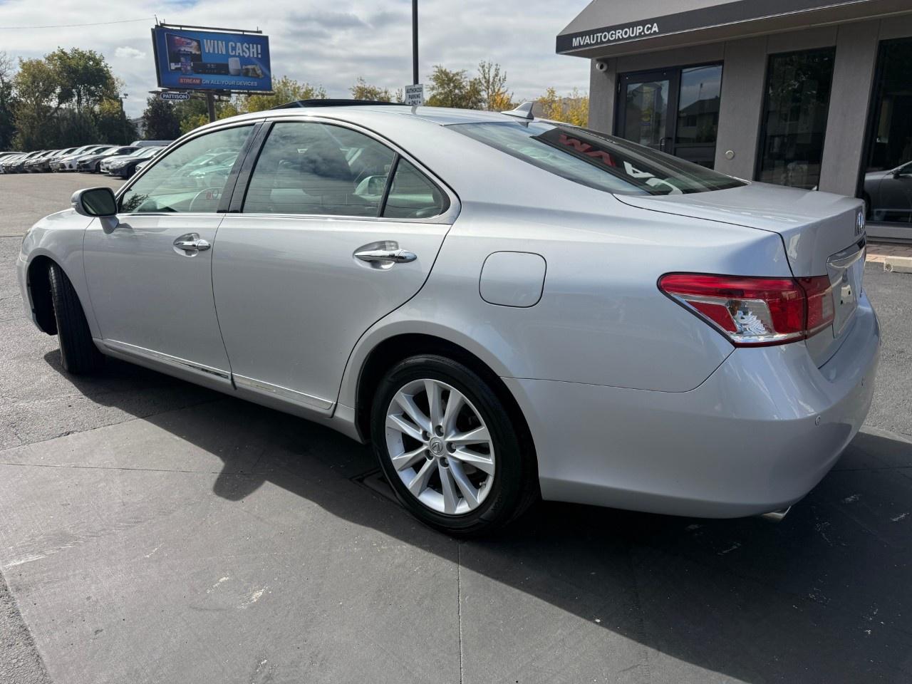 2011 Lexus ES 350 4dr Sdn Photo2