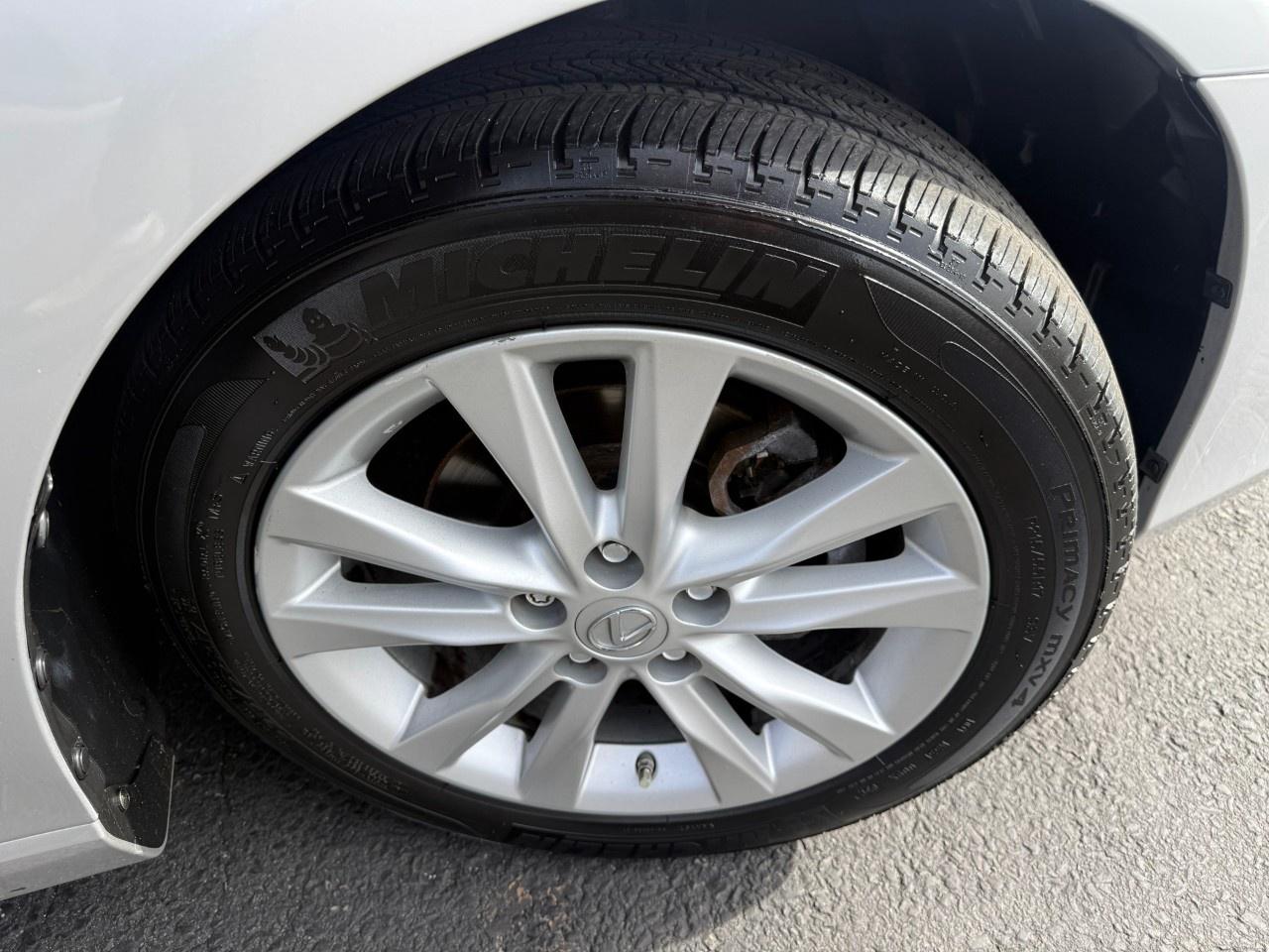 2011 Lexus ES 350 4dr Sdn Photo