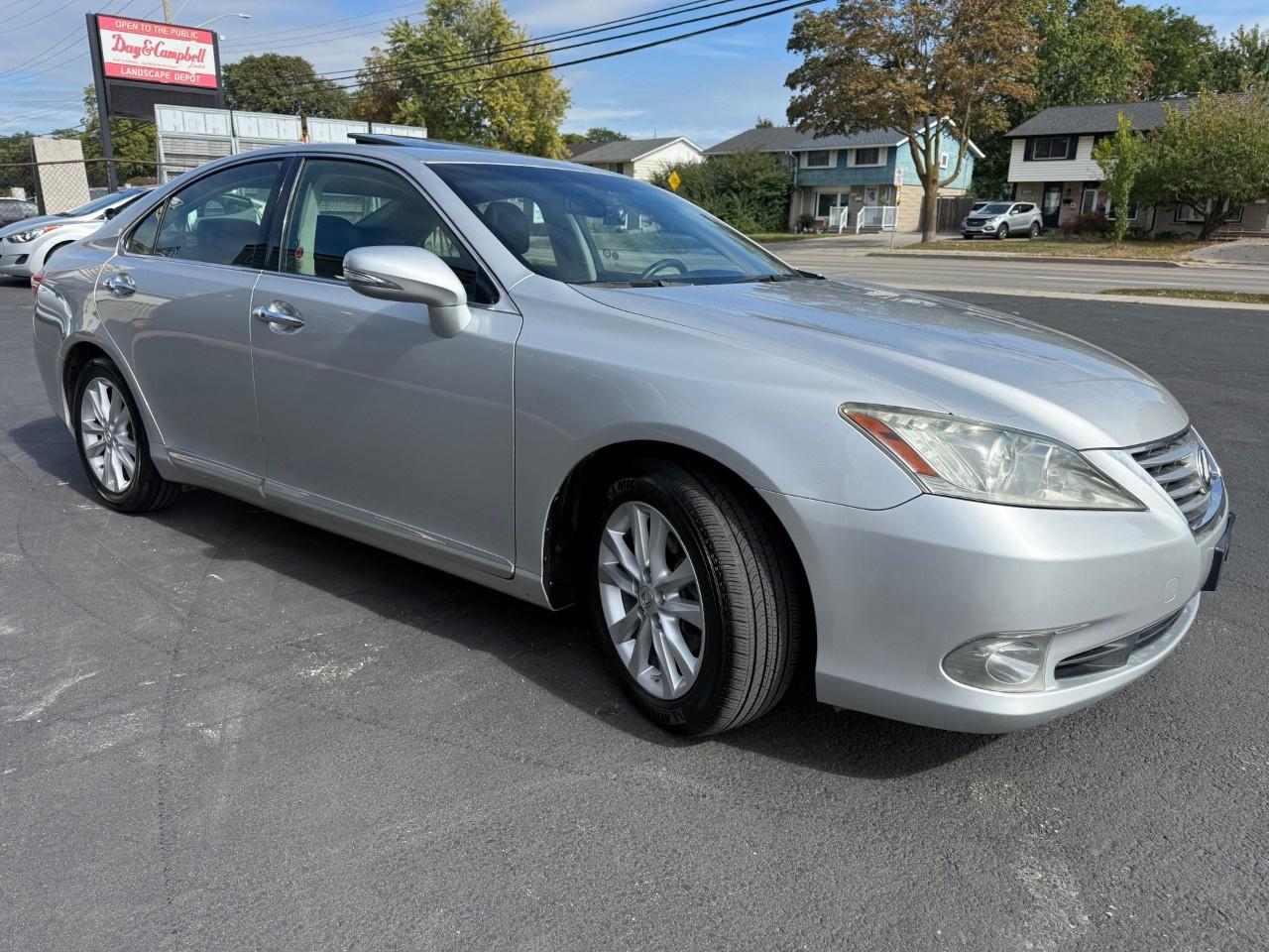 2011 Lexus ES 350 4dr Sdn Photo