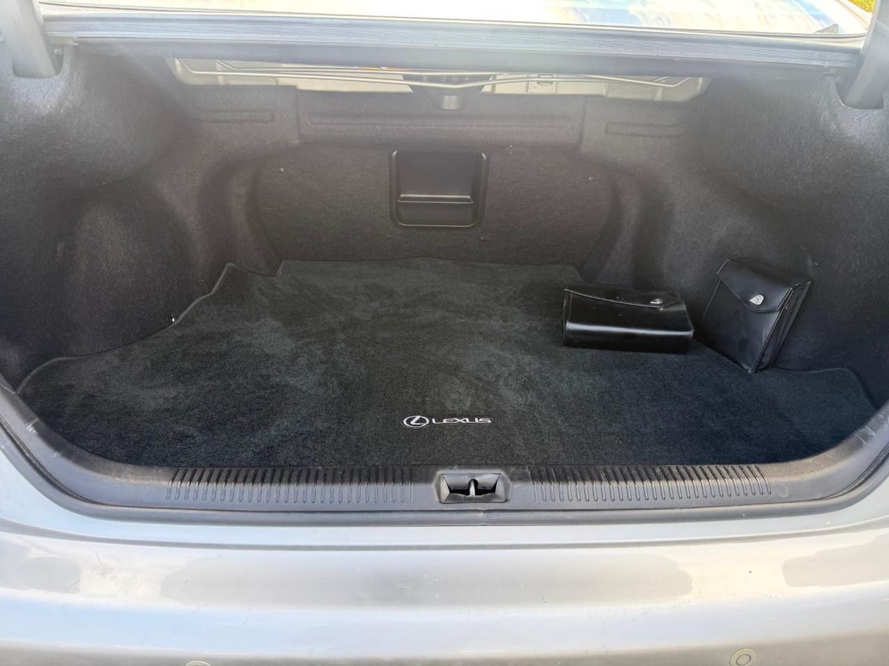2011 Lexus ES 350 4dr Sdn Photo
