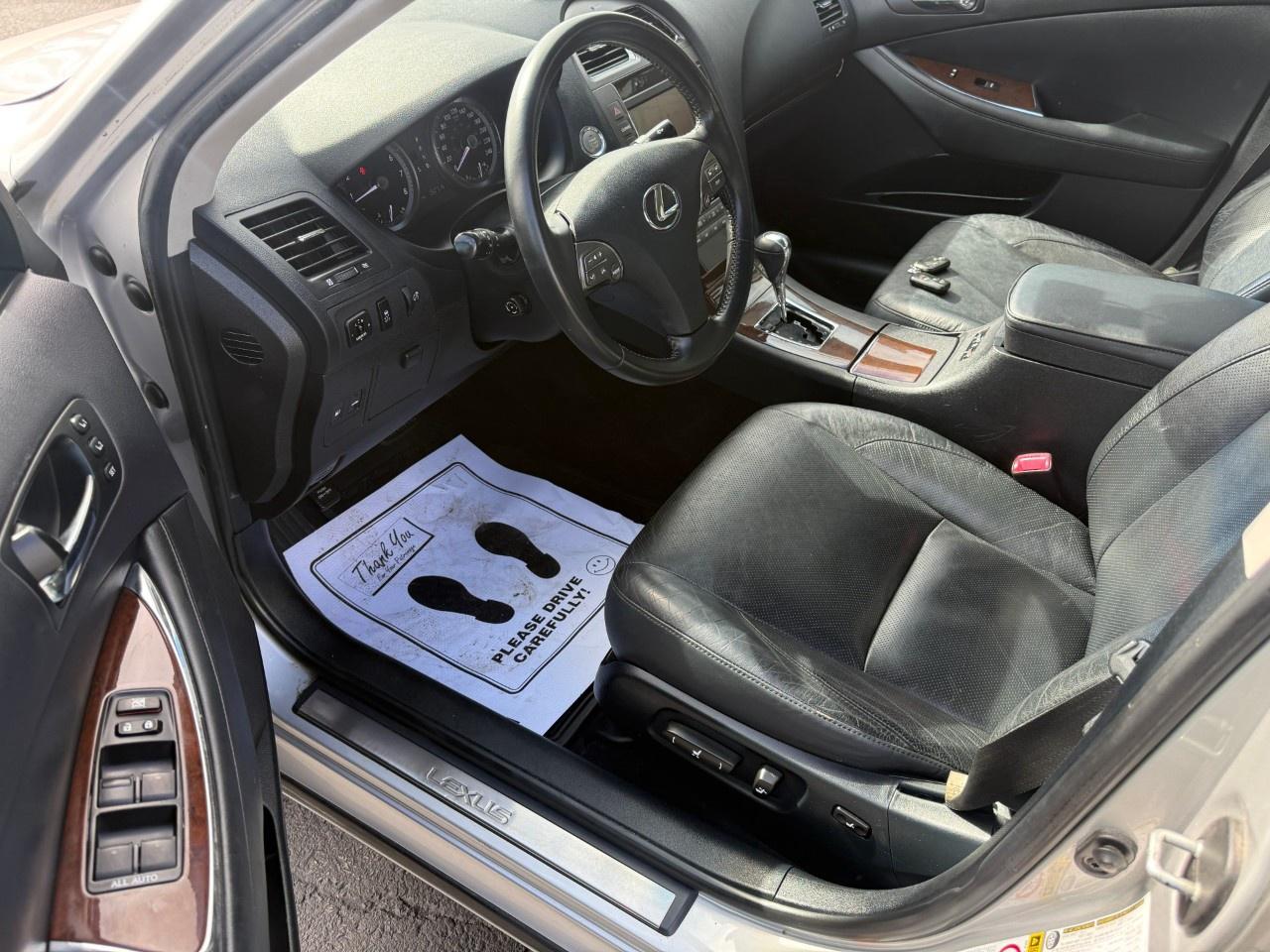 2011 Lexus ES 350 4dr Sdn Photo