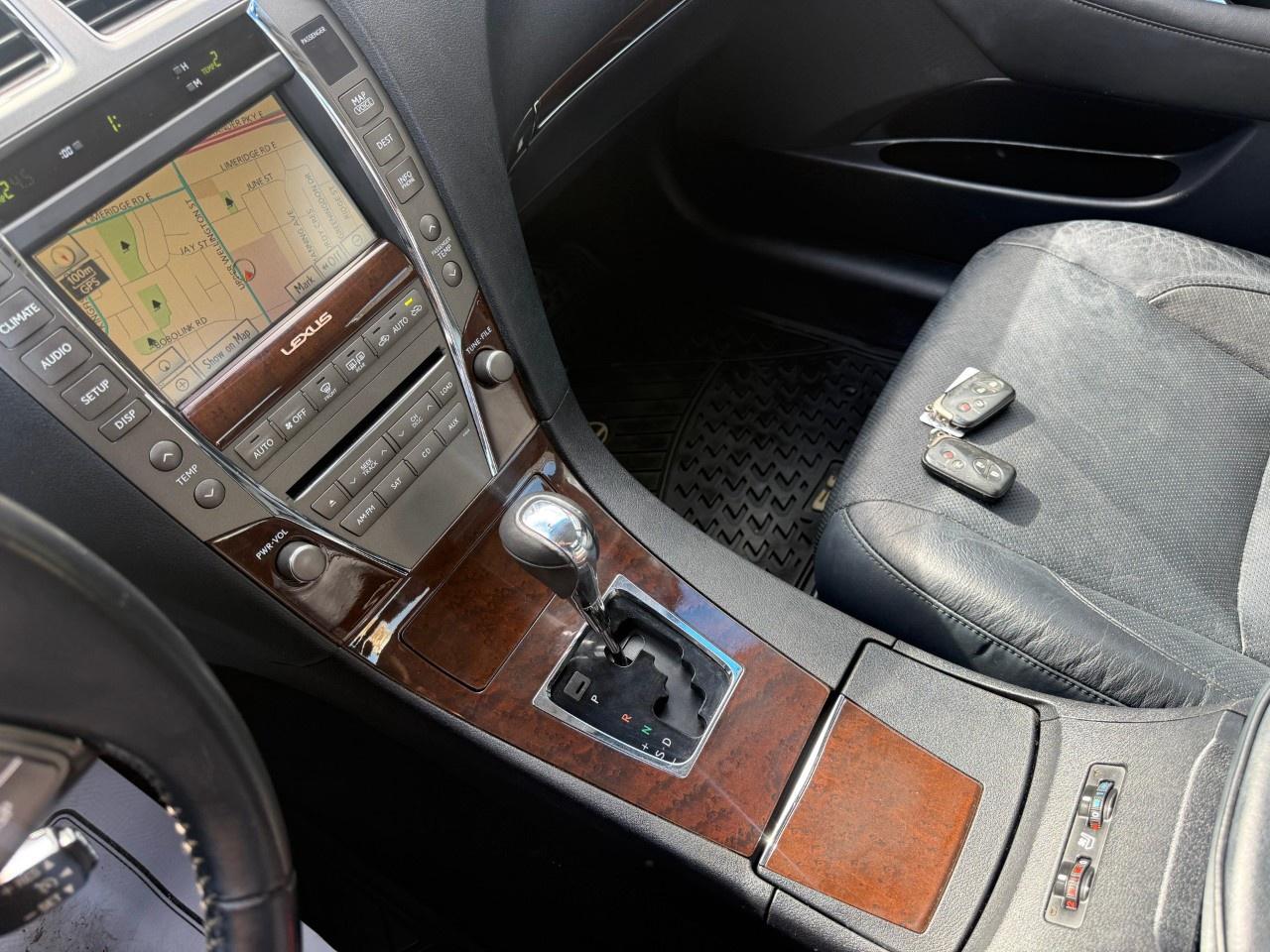 2011 Lexus ES 350 4dr Sdn Photo