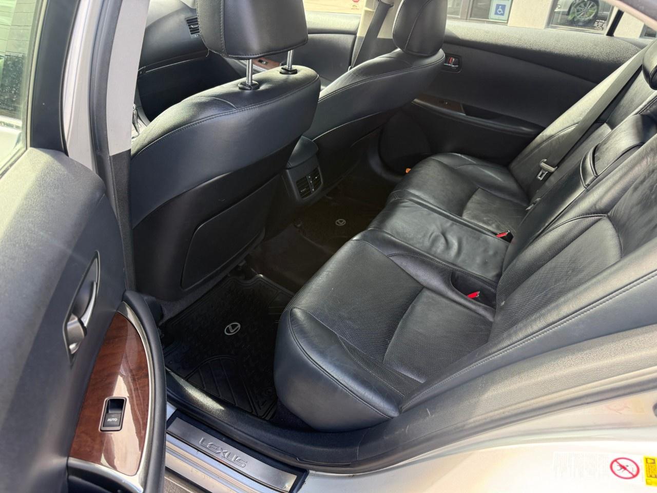 2011 Lexus ES 350 4dr Sdn Photo