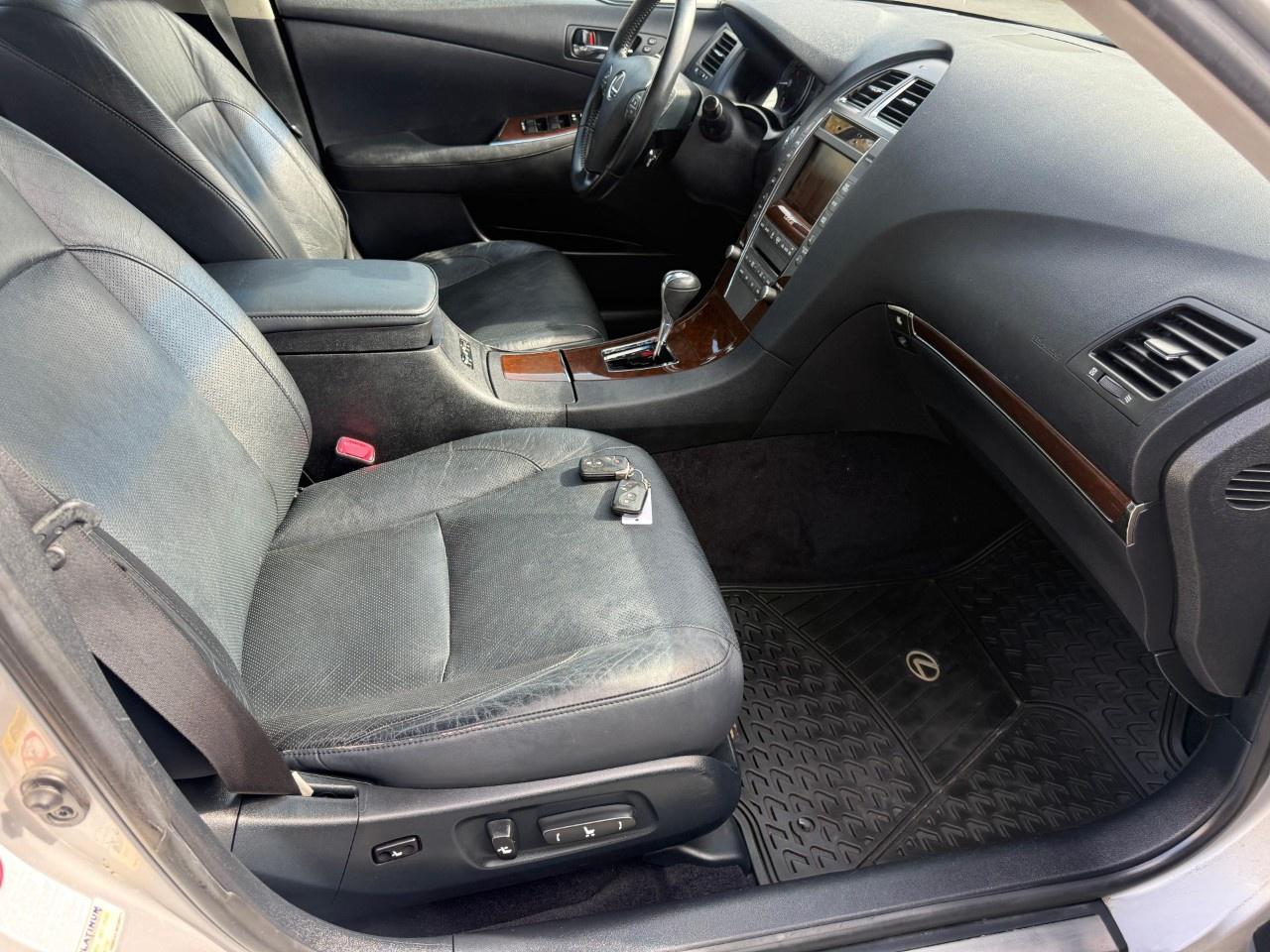 2011 Lexus ES 350 4dr Sdn Photo