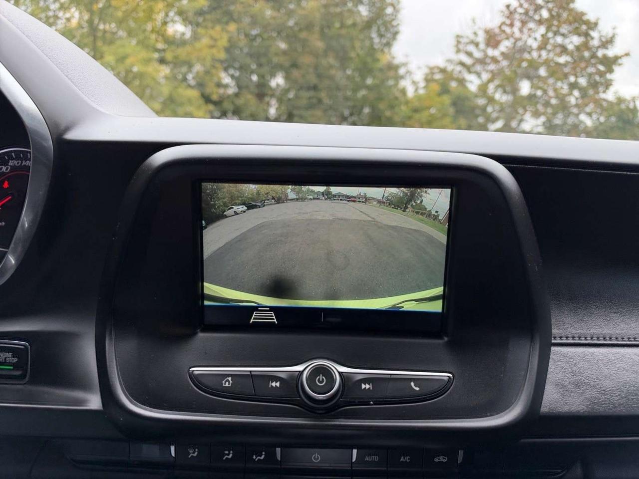 2019 Chevrolet Camaro AUTO / NO ACCIDENTS / NEON YELLOW / WELL MAINTAINED / CARPLAY / CAMERA Photo