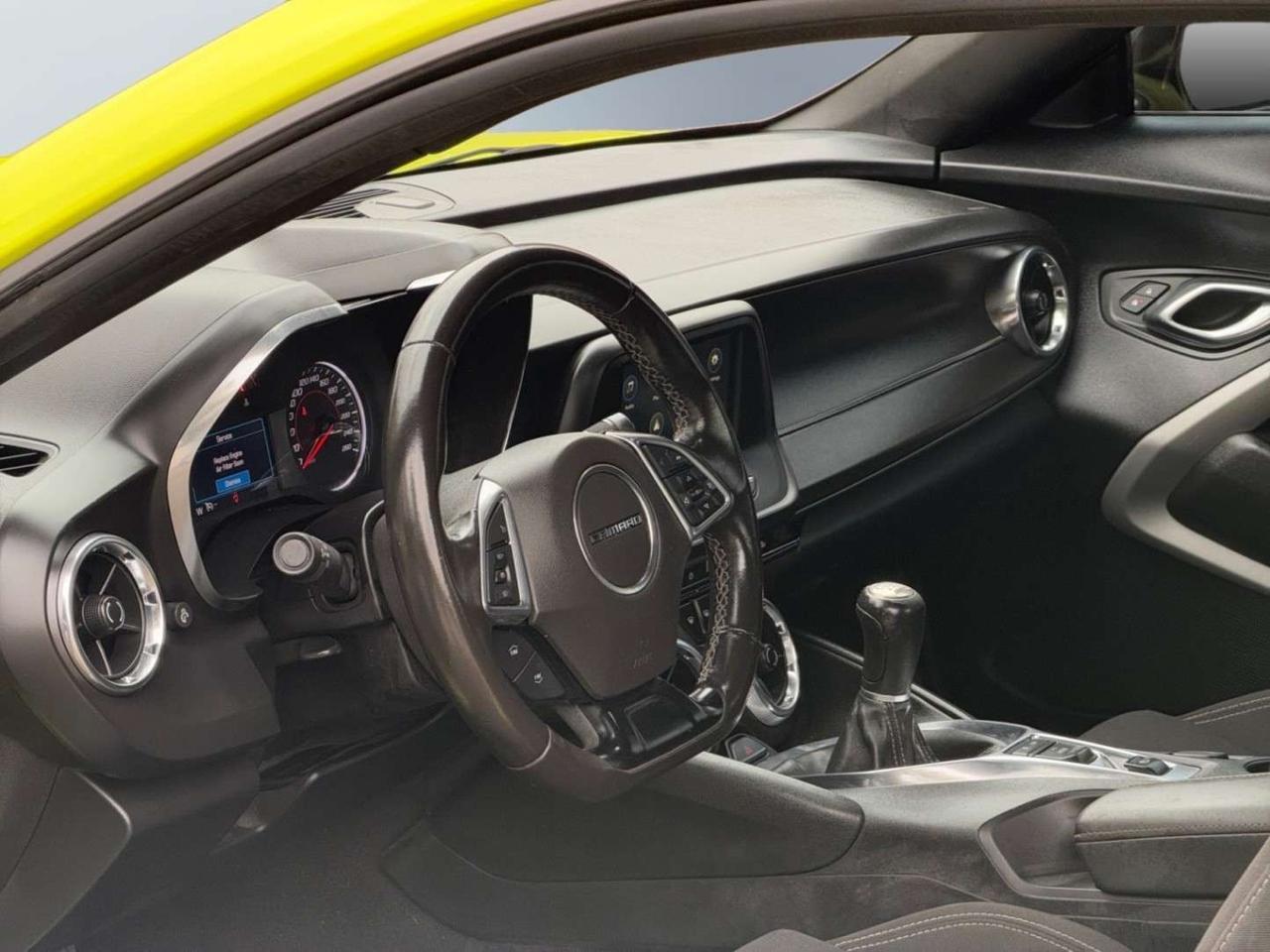 2019 Chevrolet Camaro AUTO / NO ACCIDENTS / NEON YELLOW / WELL MAINTAINED / CARPLAY / CAMERA Photo