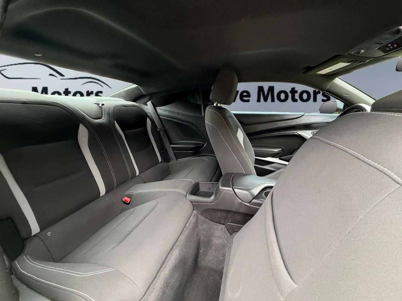 2019 Chevrolet Camaro AUTO / NO ACCIDENTS / NEON YELLOW / WELL MAINTAINED / CARPLAY / CAMERA Photo