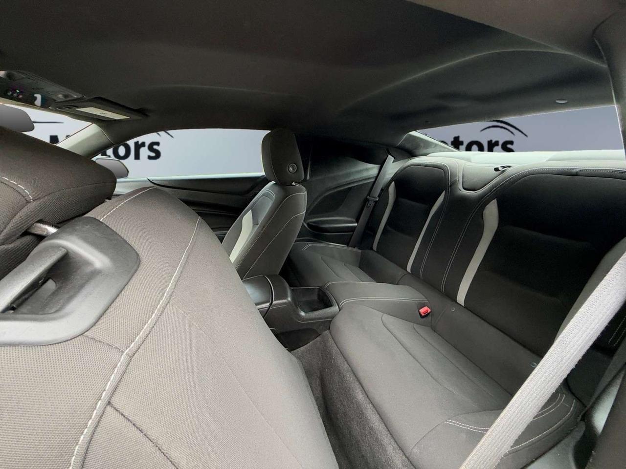 2019 Chevrolet Camaro AUTO / NO ACCIDENTS / NEON YELLOW / WELL MAINTAINED / CARPLAY / CAMERA Photo