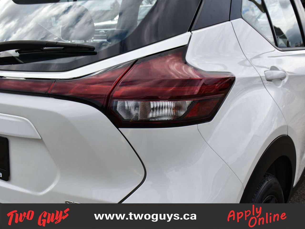 2024 Nissan Kicks SR Premium   Htd Leather   ACC   Lease Return Photo