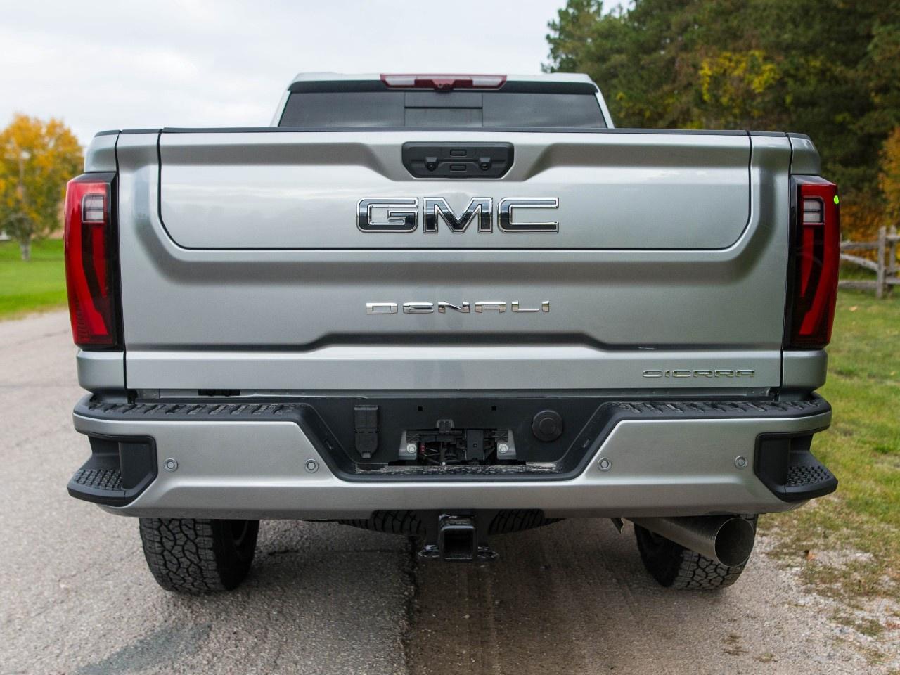 2026 GMC SIERRA 2500HD Crew Cab Standard Box 4-Wheel Drive Denali Ultimate Photo