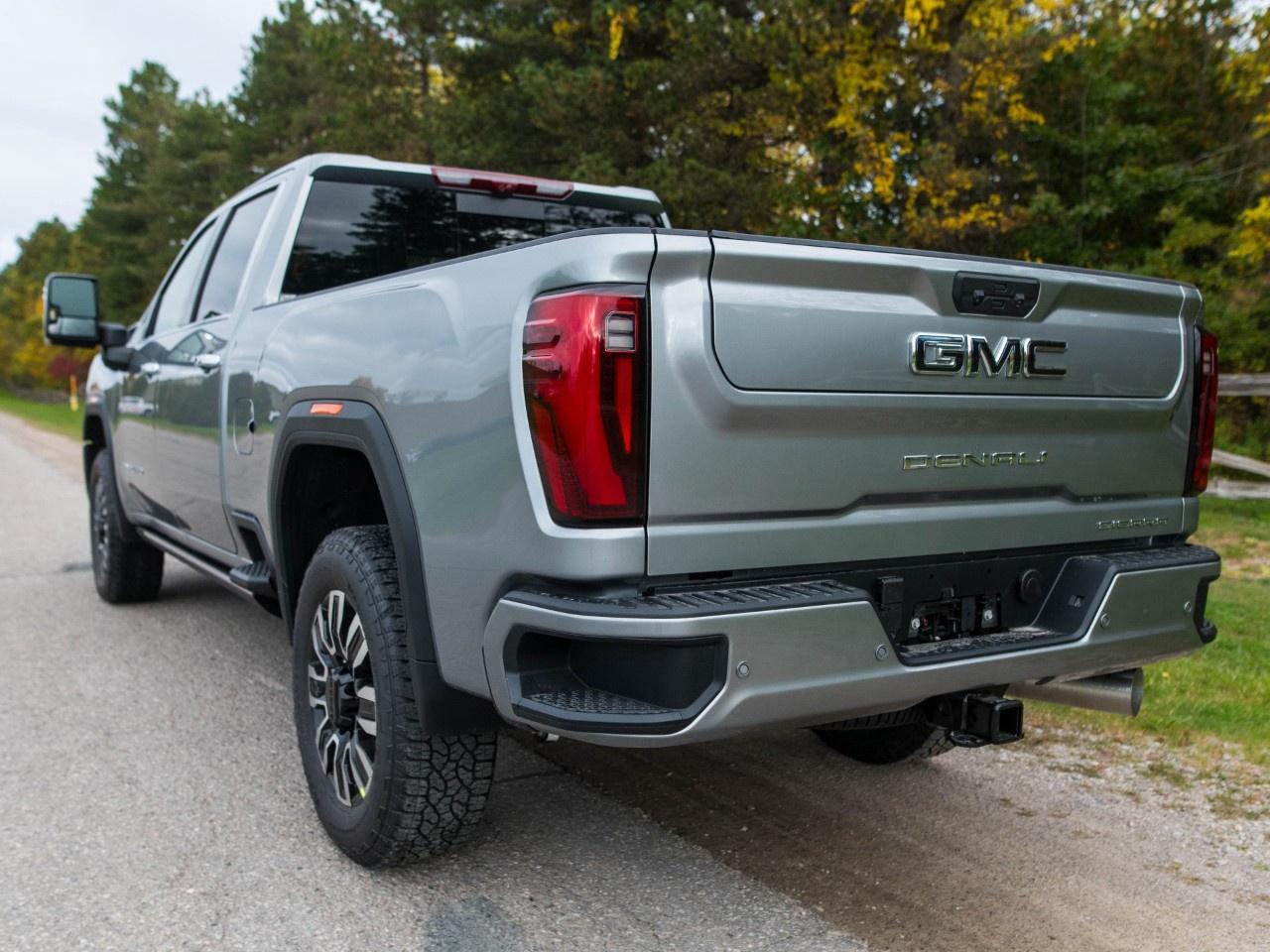 2026 GMC SIERRA 2500HD Crew Cab Standard Box 4-Wheel Drive Denali Ultimate Photo