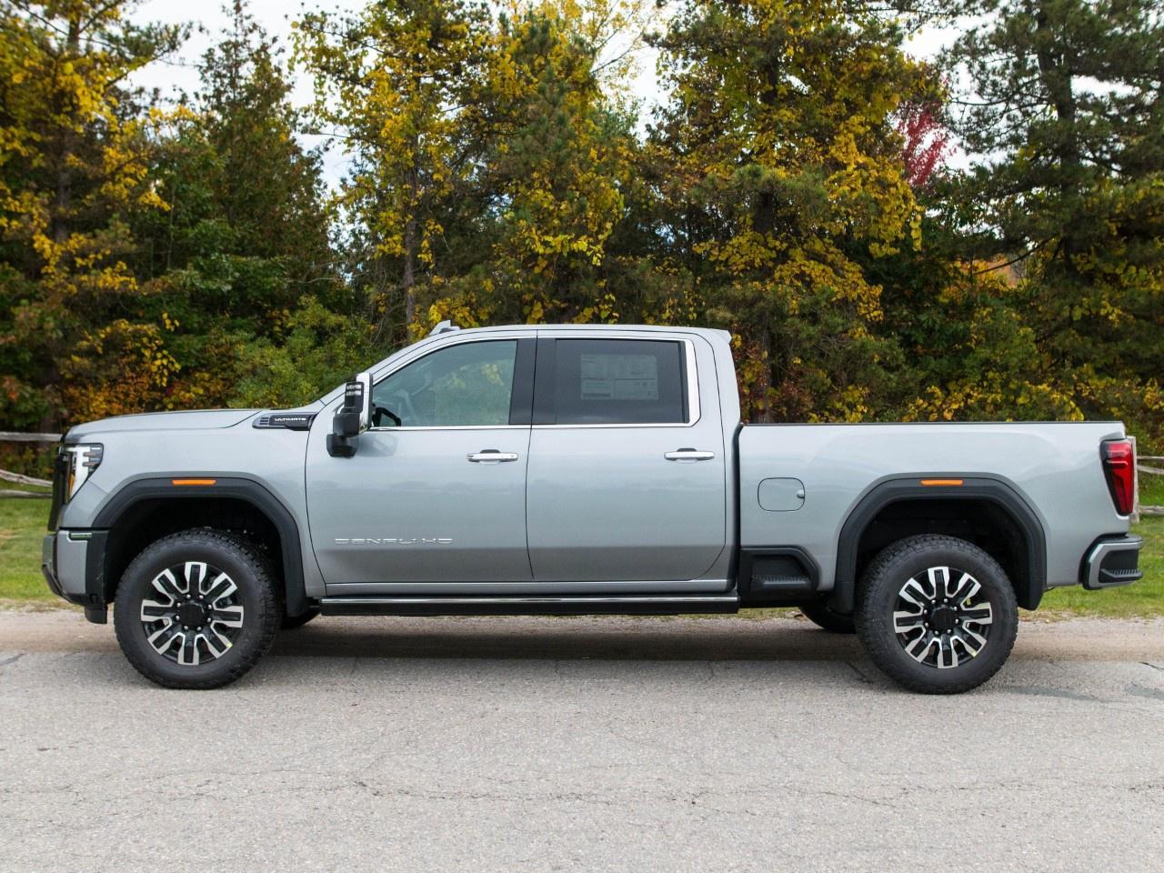 2026 GMC SIERRA 2500HD Crew Cab Standard Box 4-Wheel Drive Denali Ultimate Photo