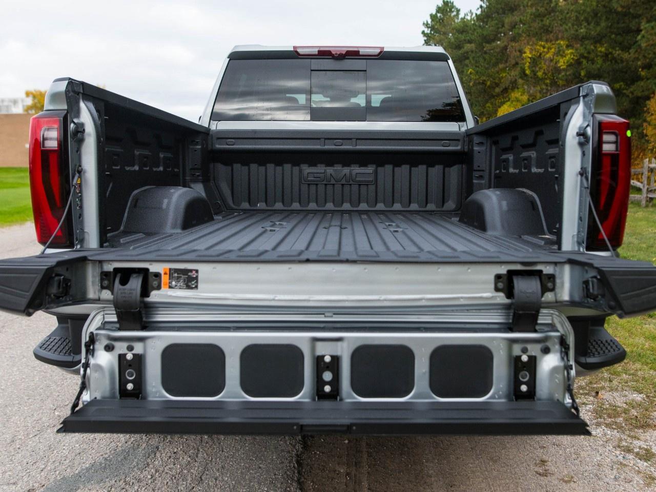 2026 GMC SIERRA 2500HD Crew Cab Standard Box 4-Wheel Drive Denali Ultimate Photo