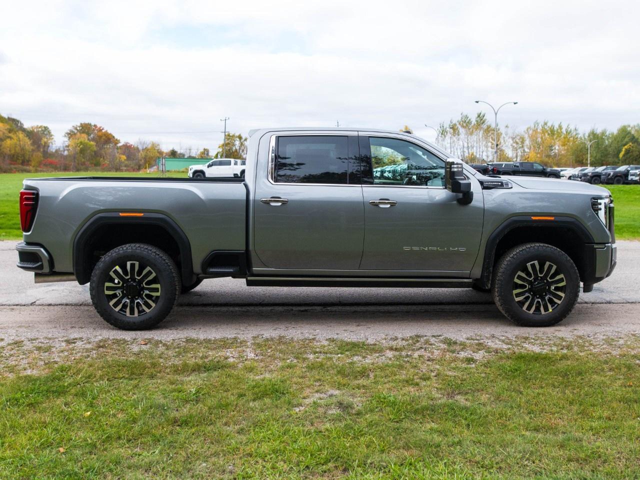 2026 GMC SIERRA 2500HD Crew Cab Standard Box 4-Wheel Drive Denali Ultimate Photo