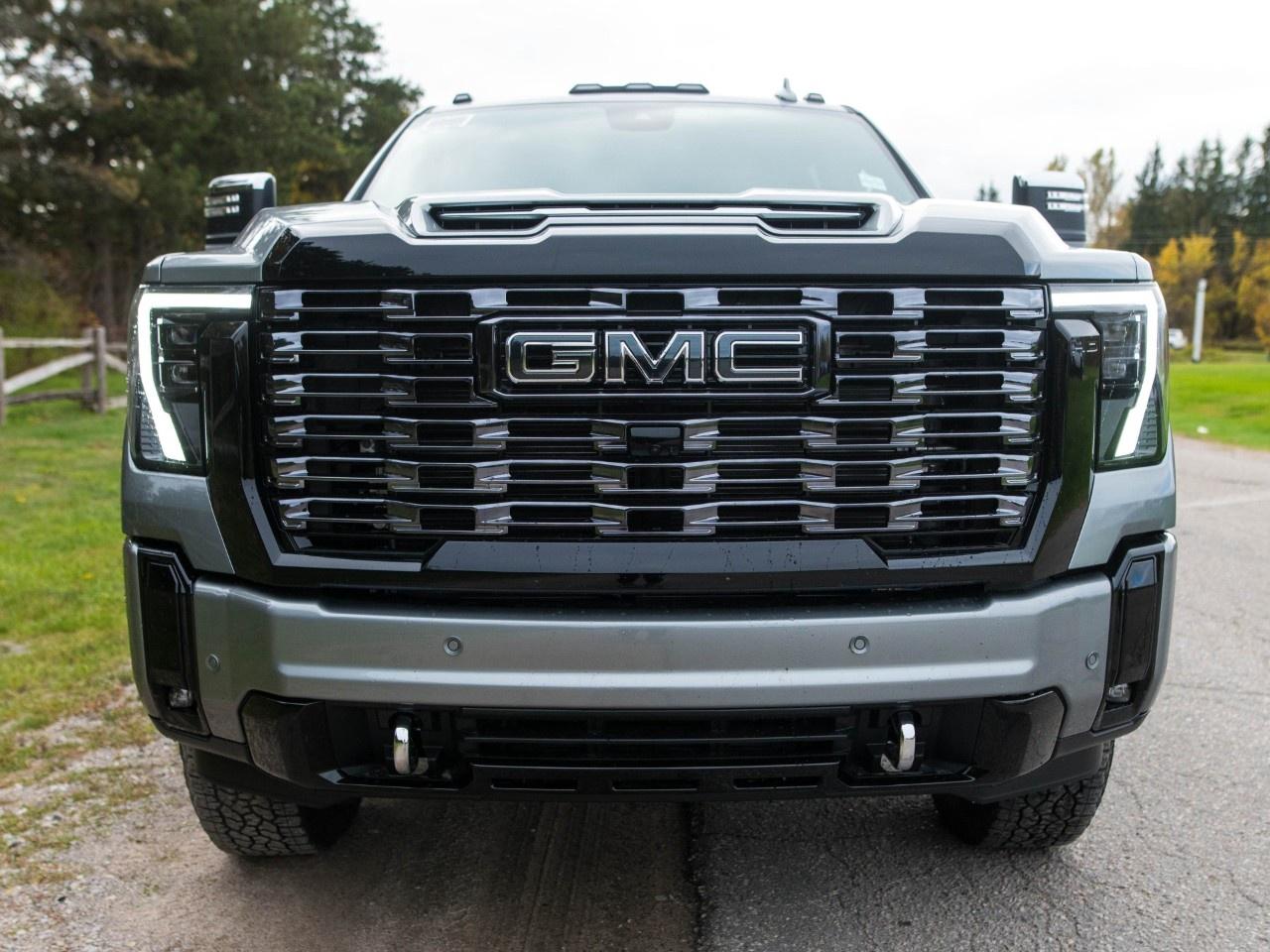 2026 GMC SIERRA 2500HD Crew Cab Standard Box 4-Wheel Drive Denali Ultimate Photo