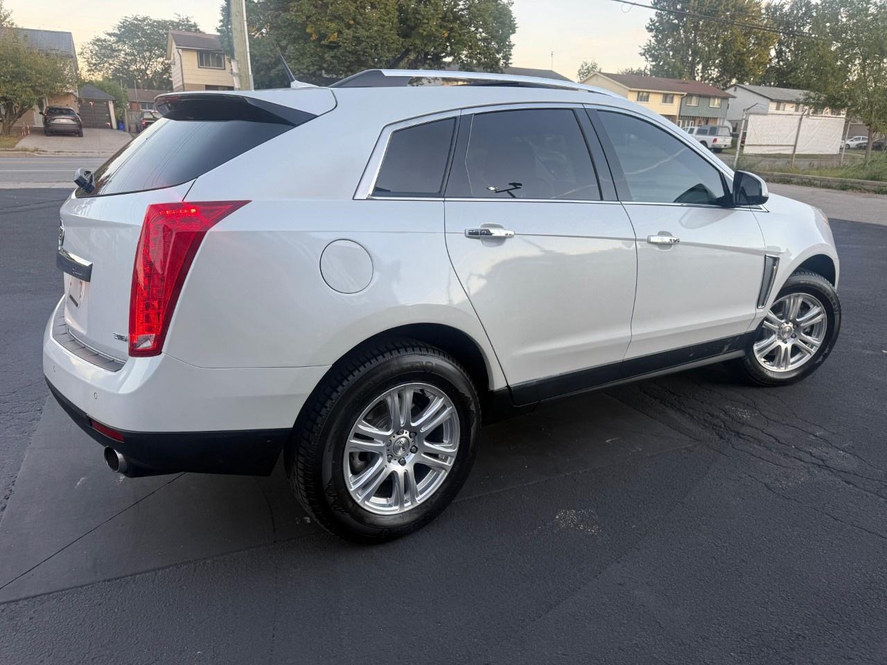 2014 Cadillac SRX FWD 4DR LUXURY Photo