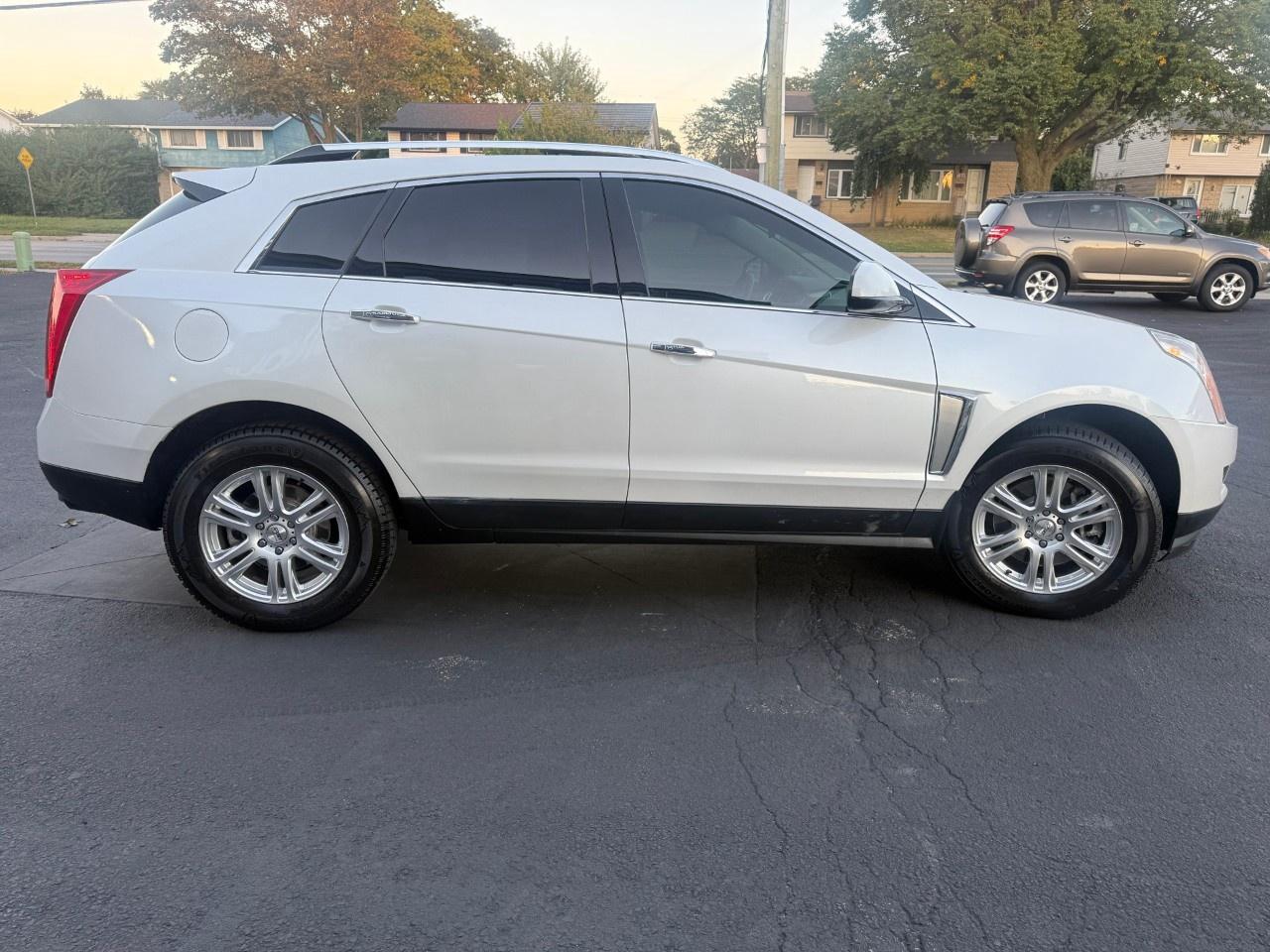 2014 Cadillac SRX FWD 4DR LUXURY Photo